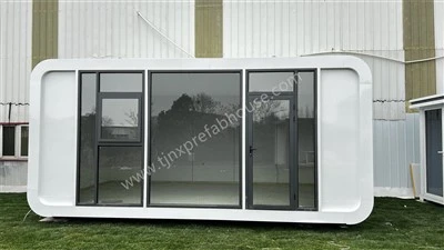 Montažna hiša Apple Cabin s sodobnim dizajnom